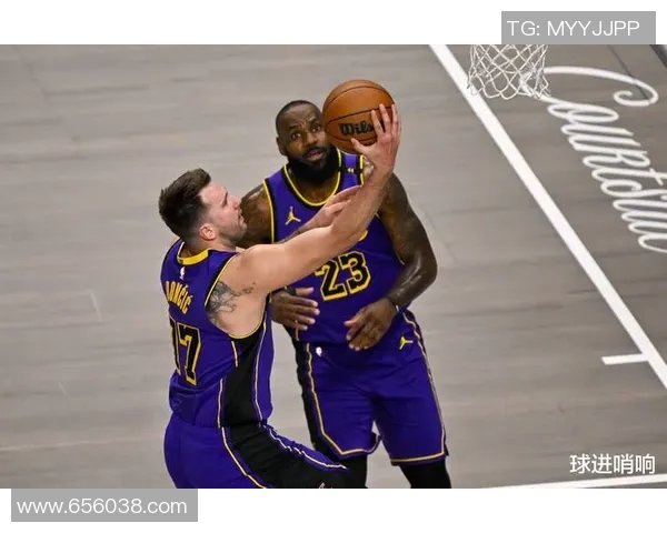 詹姆斯对抗火箭队,火爆场面引发球迷争议